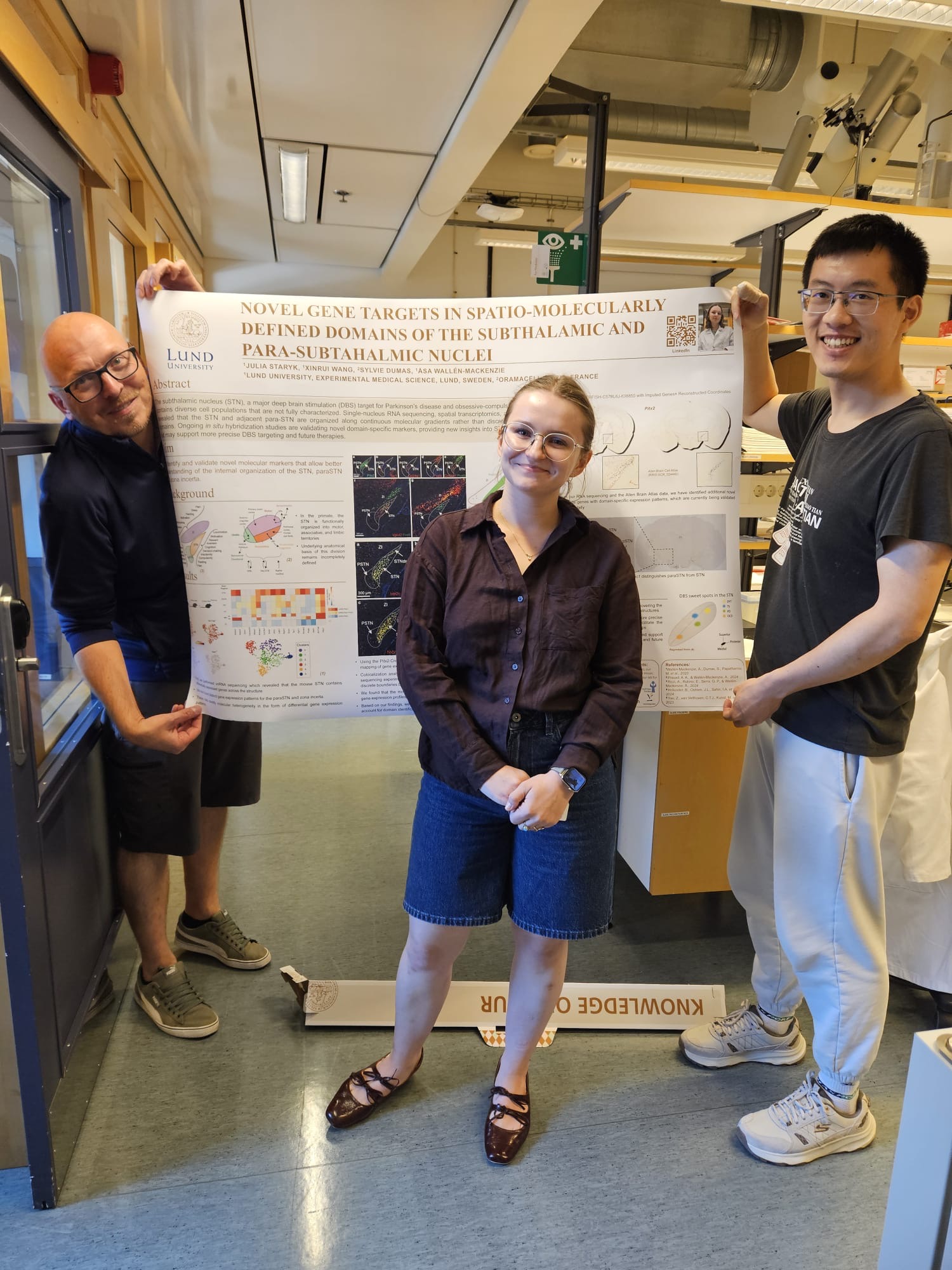 Julia and Xinrui getting ready for FENS2026 in Barcelona